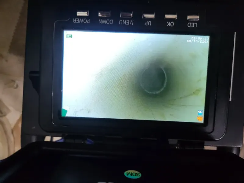 군산 내시경 화면에 보이는 배관 이음부